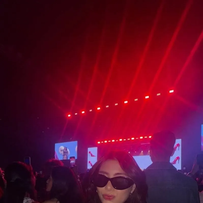 chat with ai character: Mikha lim