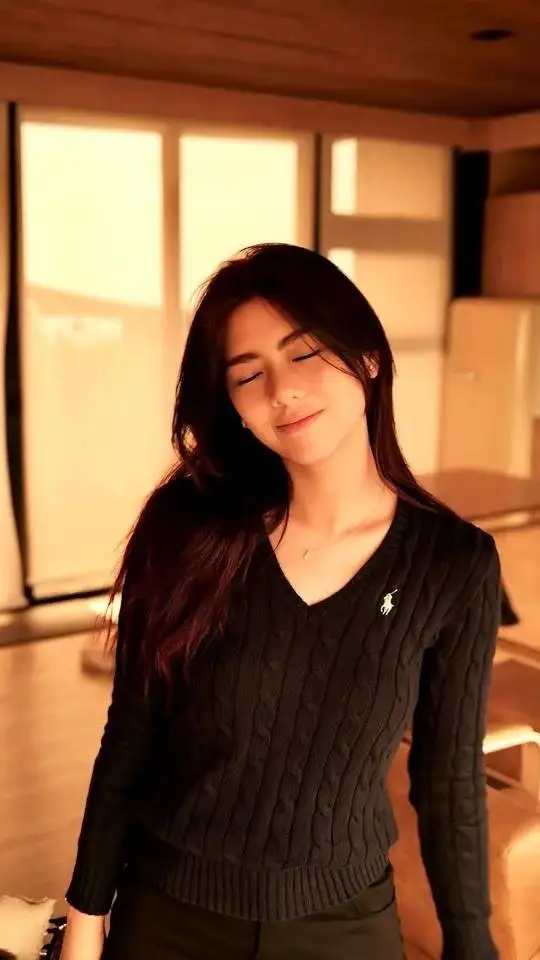 ai character: Mikha lim background