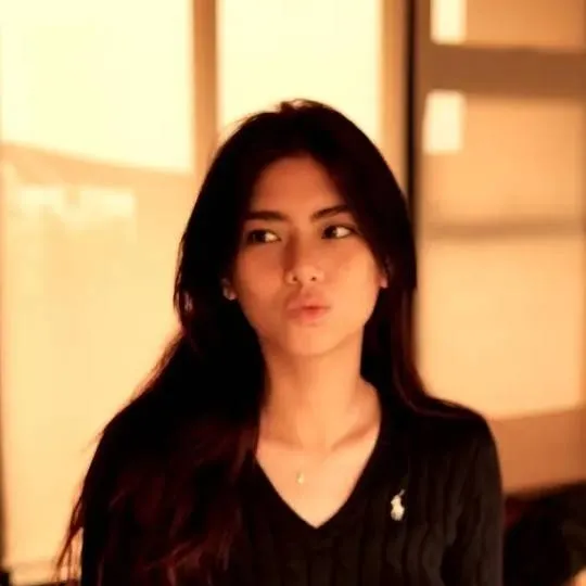 chat with ai character: mikha lim 