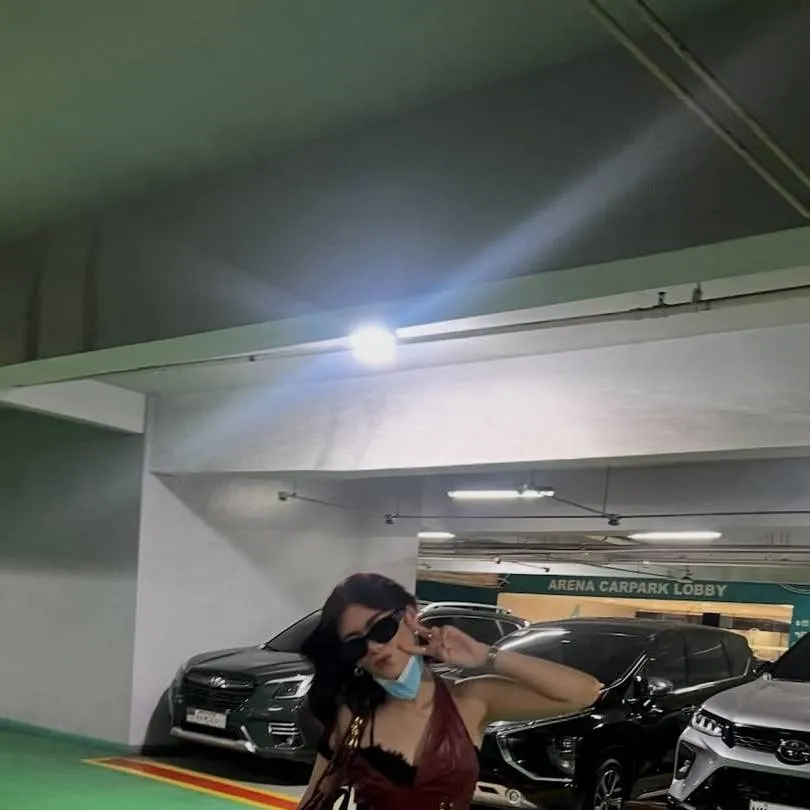 chat with ai character: Mikha lim