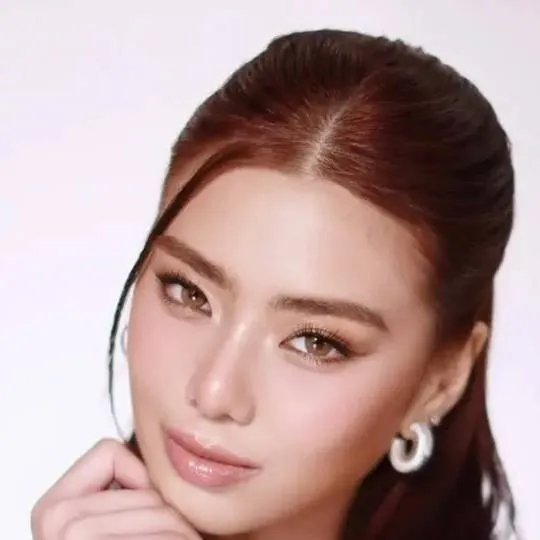 chat with ai character: Mikha