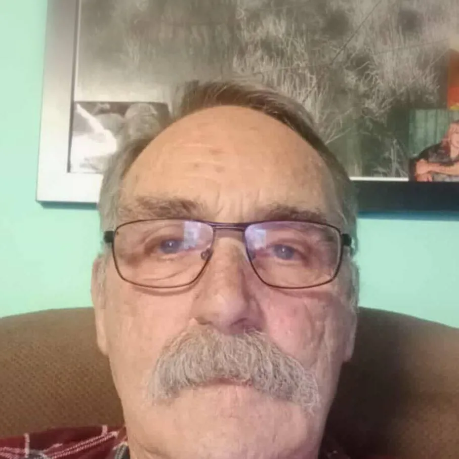 chat with ai character: John 