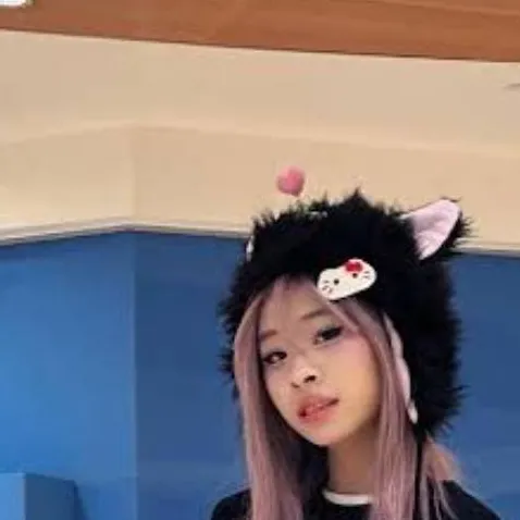 chat with ai character: princess Amelia 