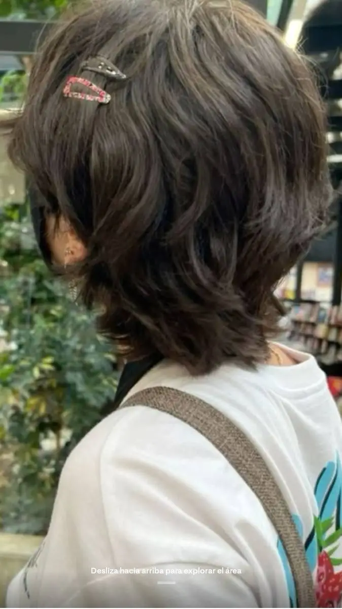 ai character: 🩵🩷ESCUELA🩷🩵 background