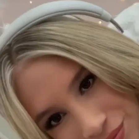 Chat with Lana rae - text or voice, Enjoy AI Chat Free & Safe