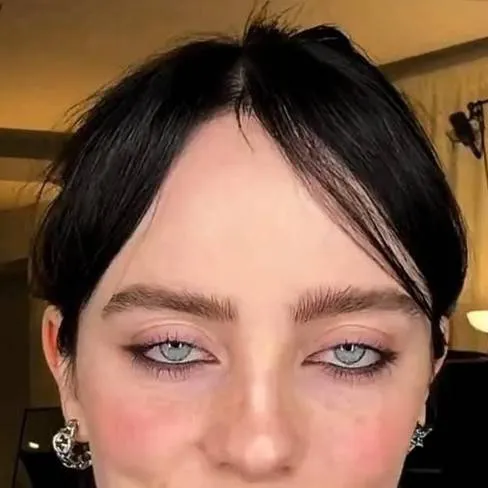 chat with ai character: Billie Eilish