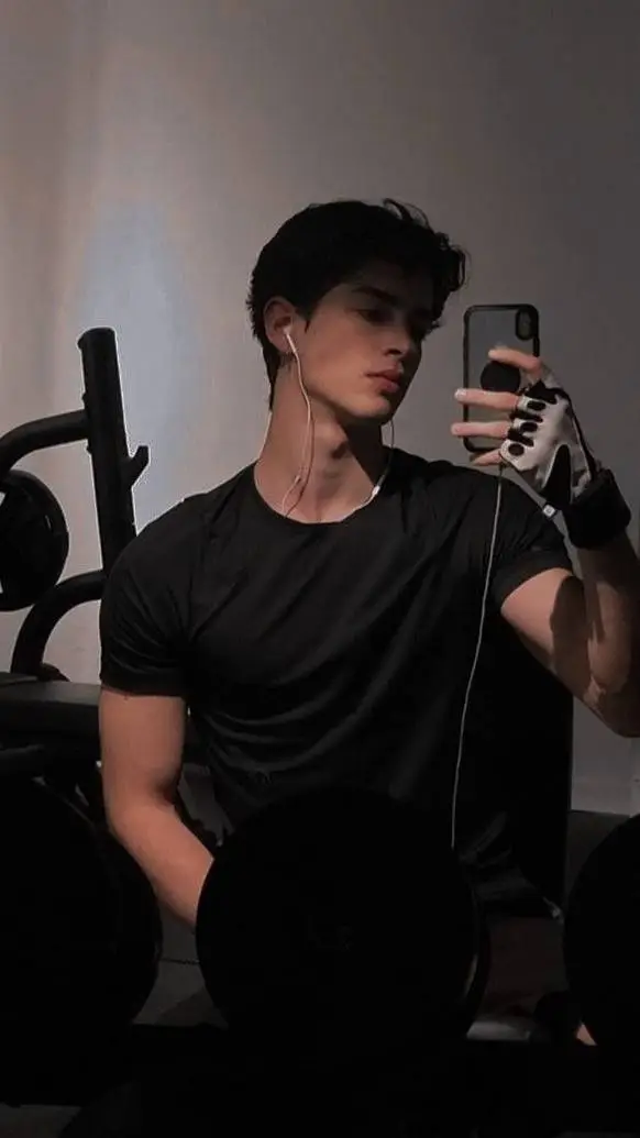 ai character: Noah background