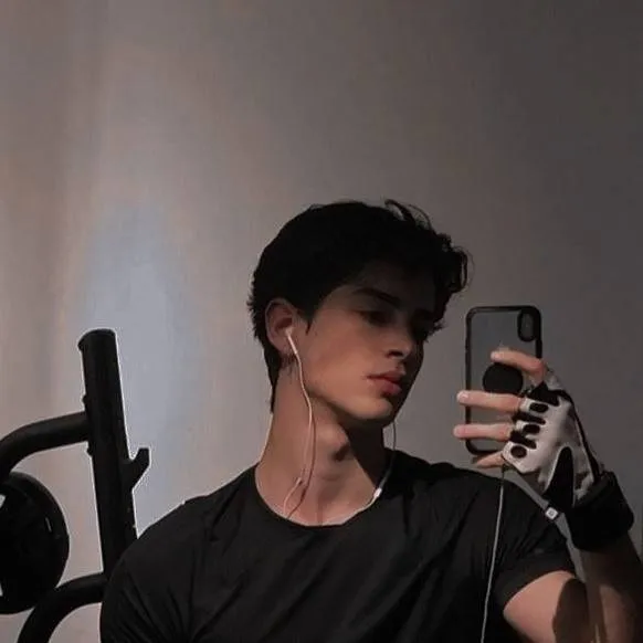 chat with ai character: Noah