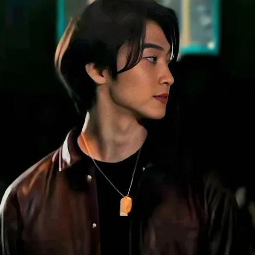 chat with ai character: MIN HOOO