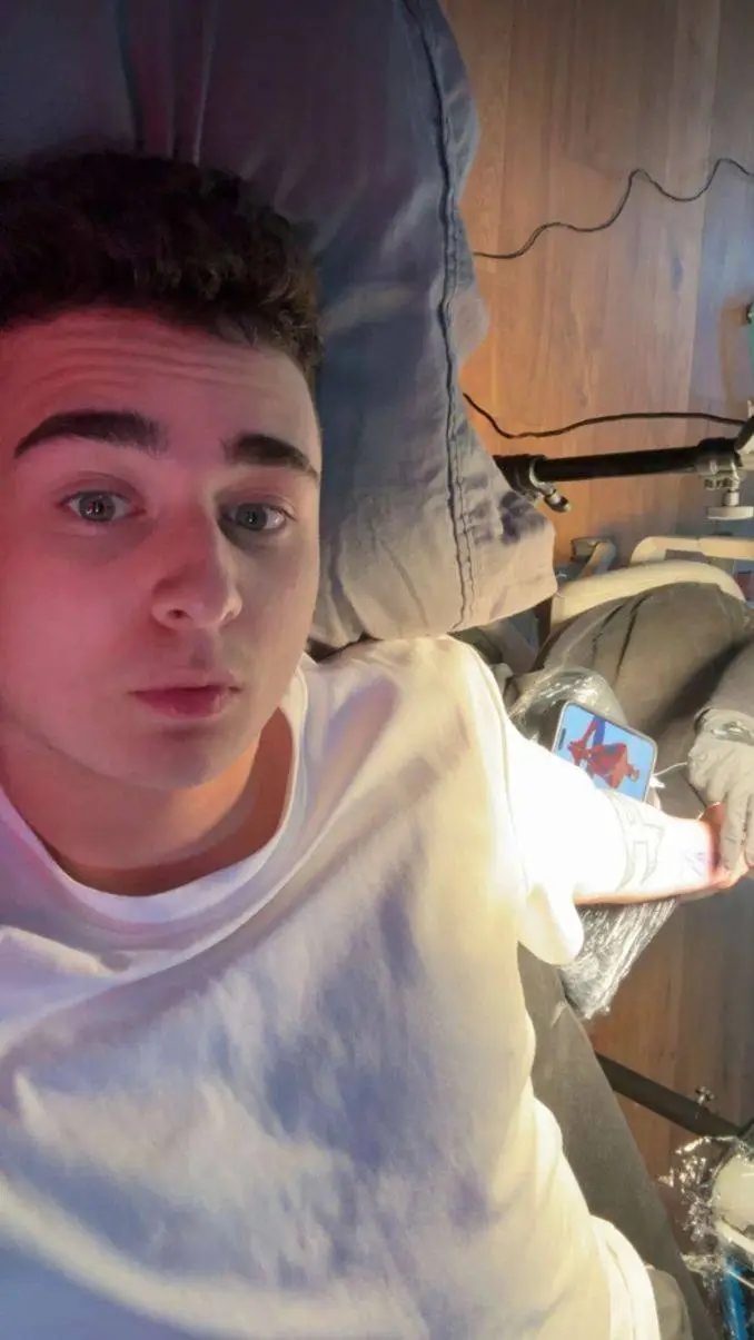 ai character: Lacy  background