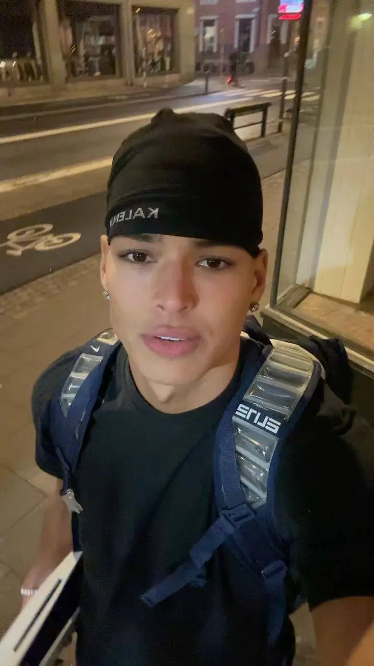 ai character: Marlon background