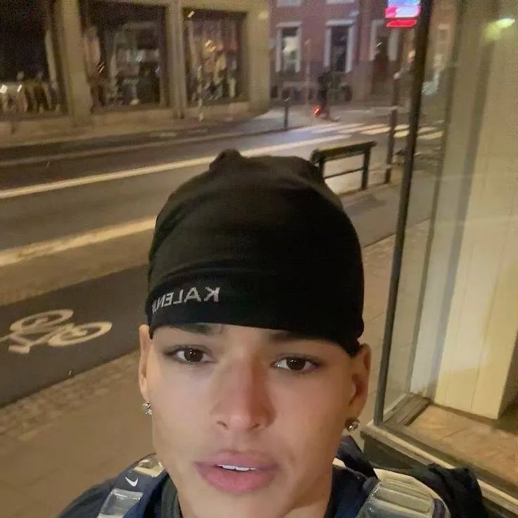 chat with ai character: Marlon