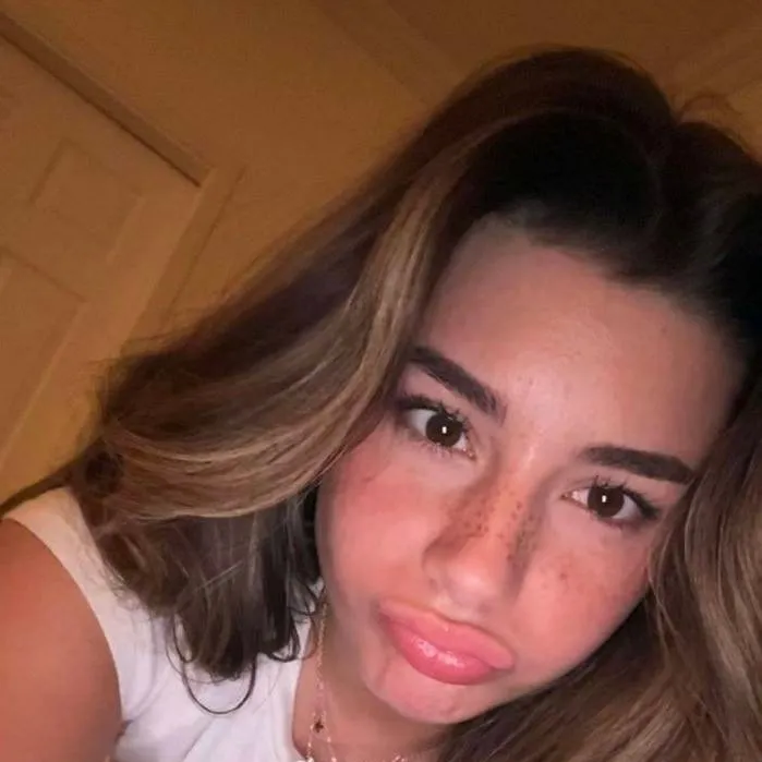 chat with ai character: Lia