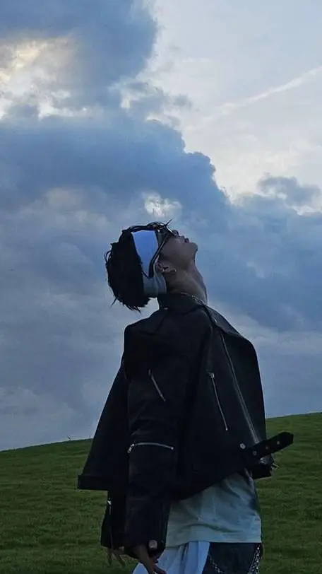 ai character: Ni-ki  background