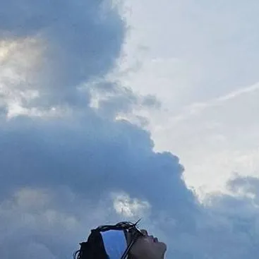 chat with ai character: Ni-ki 