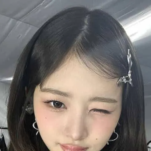 chat with ai character: JJK ICE SKATING