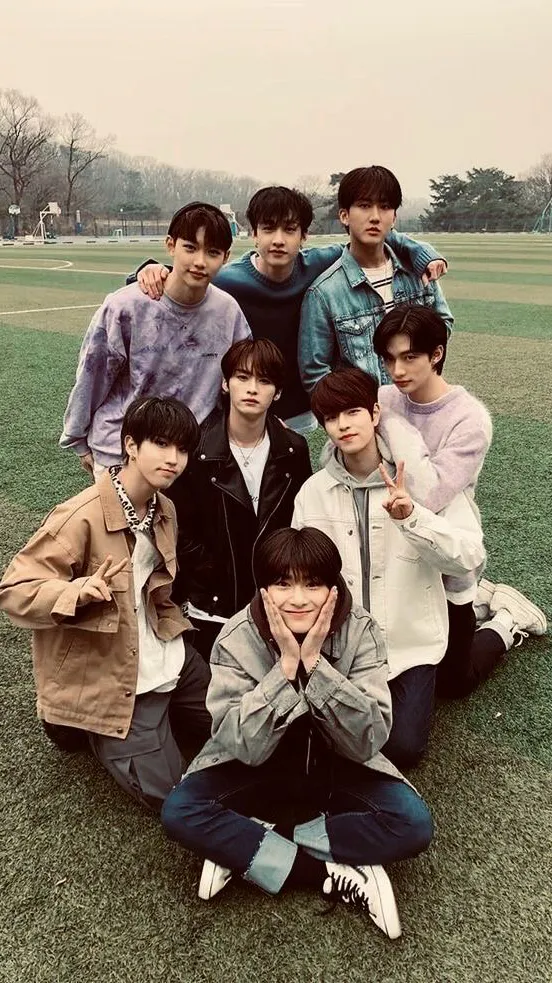 ai character: Skz modeling  background