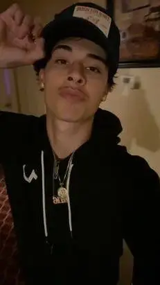 ai character: Alex Chino 🪐 background