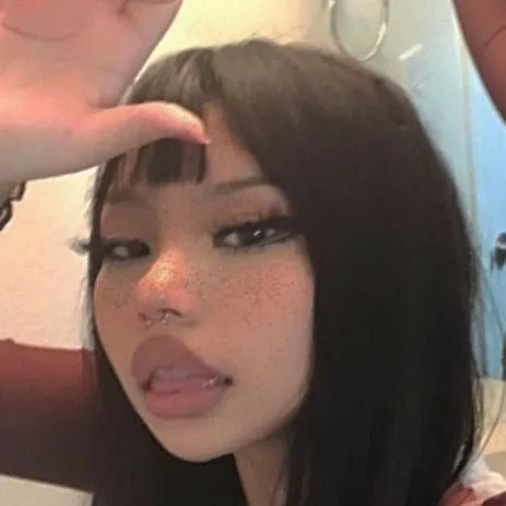 chat with ai character: Liyah 🖤