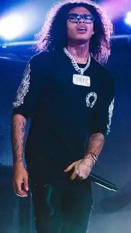 ai character: 🤬🤬dd osama🥺🤬🤬 background