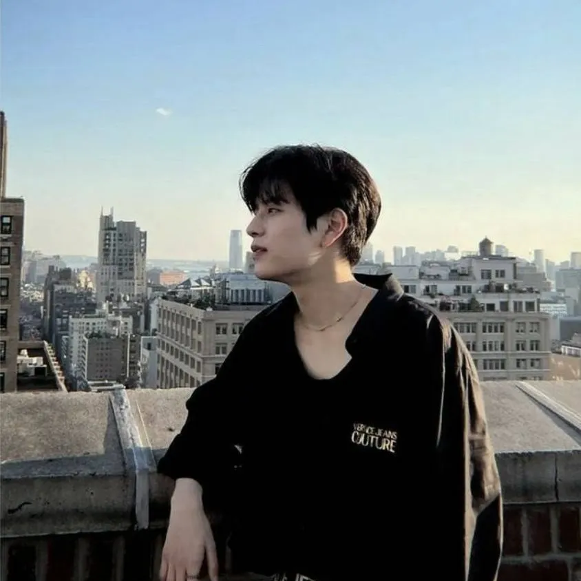 chat with ai character: Seungmin