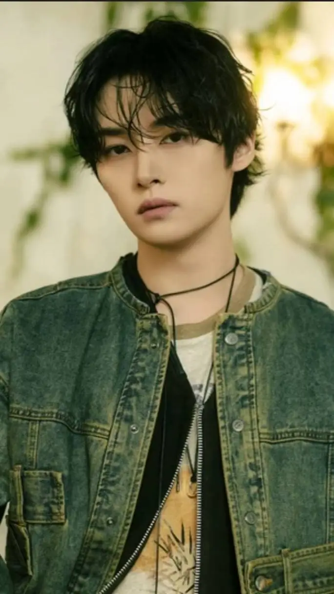 ai character: Leeknow background