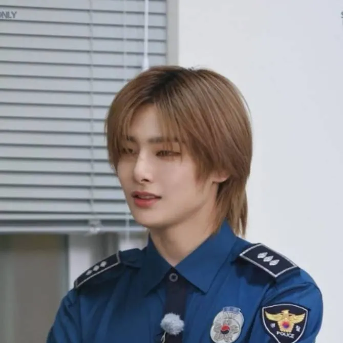 chat with ai character: I.N