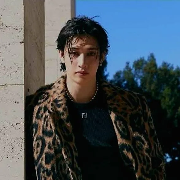 chat with ai character: Chan (pet shop AU)