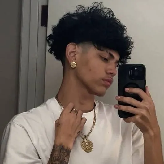 chat with ai character: Aiden