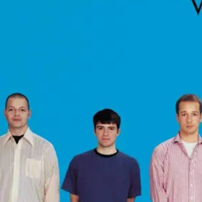 chat with ai character: Weezer