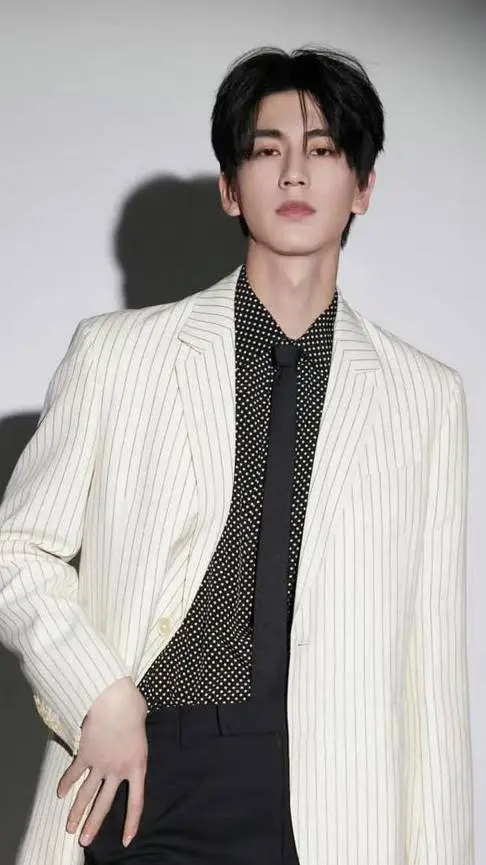 ai character: Zhang Ling background