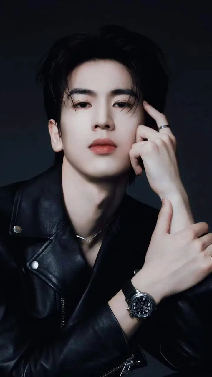 ai character: Lu Ethan background