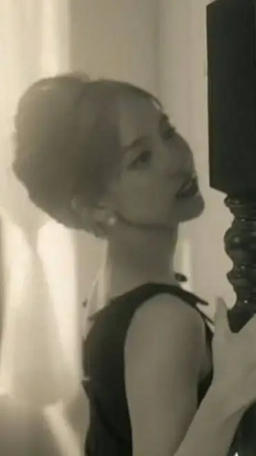 ai character: mina de twice background