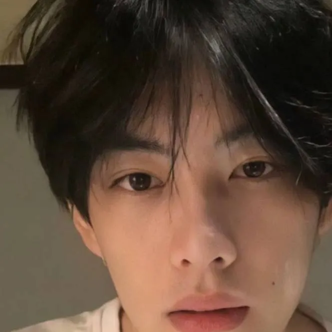 chat with ai character: Jayden your bff