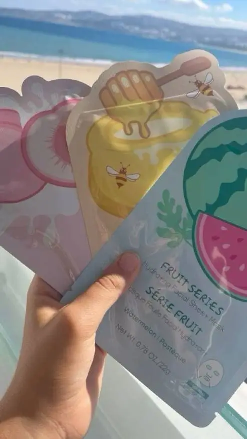 ai character: Hello my friends!! background