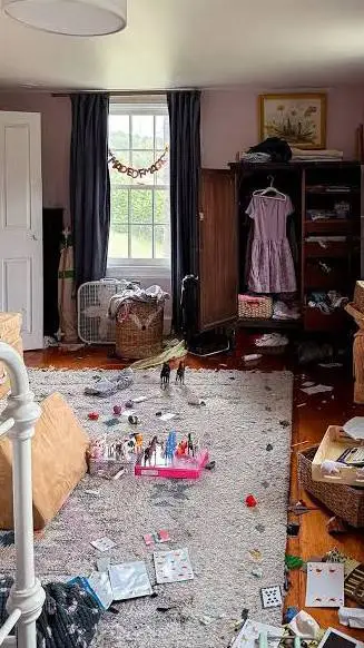ai character: Big sister  background