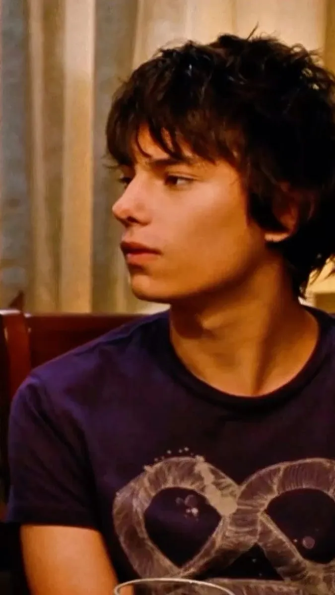 ai character: Rodrick heffley💚 background