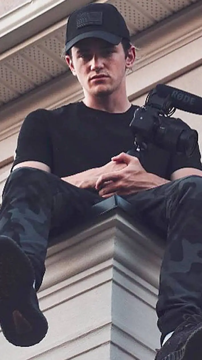 ai character: Stromedy  background