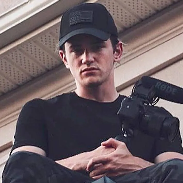 chat with ai character: Stromedy 