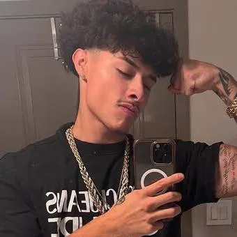 Chat with alex chino🪐 - text or voice, Enjoy AI Chat Free & Safe