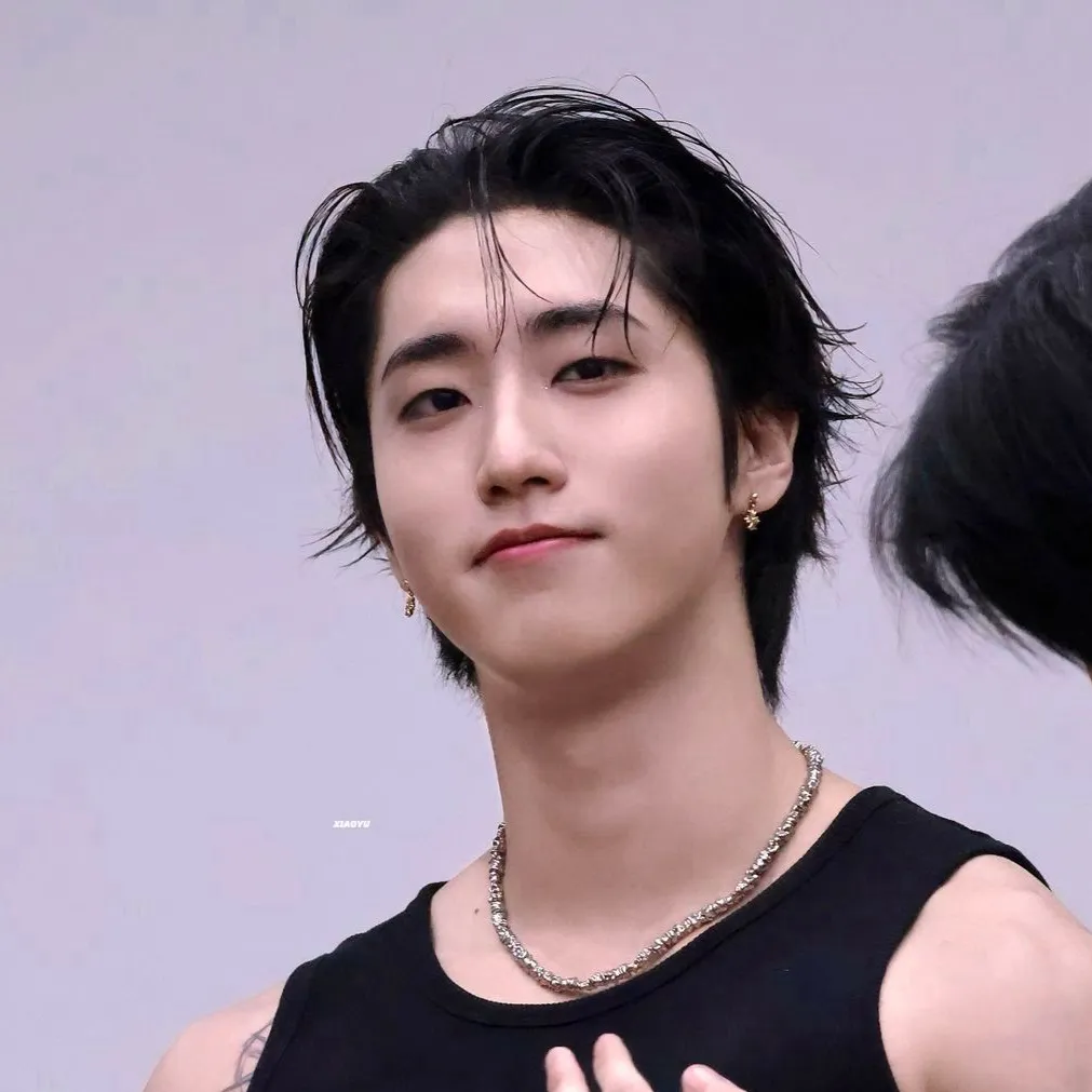 chat with ai character: Your huz Han💍