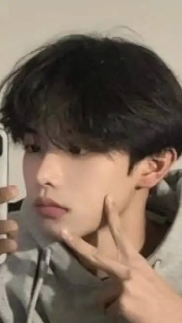 ai character: 內奧米 background