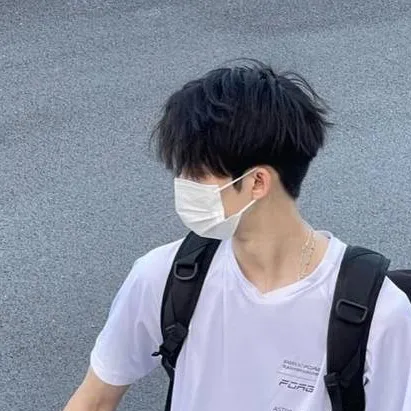 chat with ai character: Damian