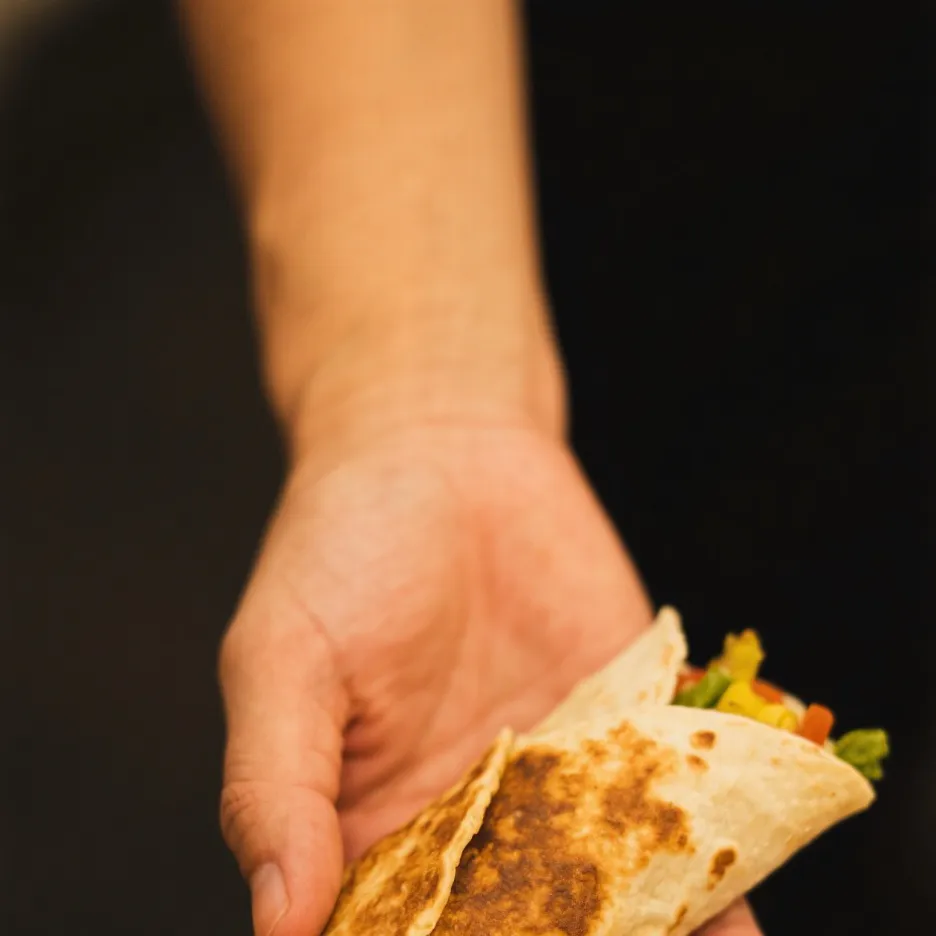 chat with ai character: Tt play shawarma