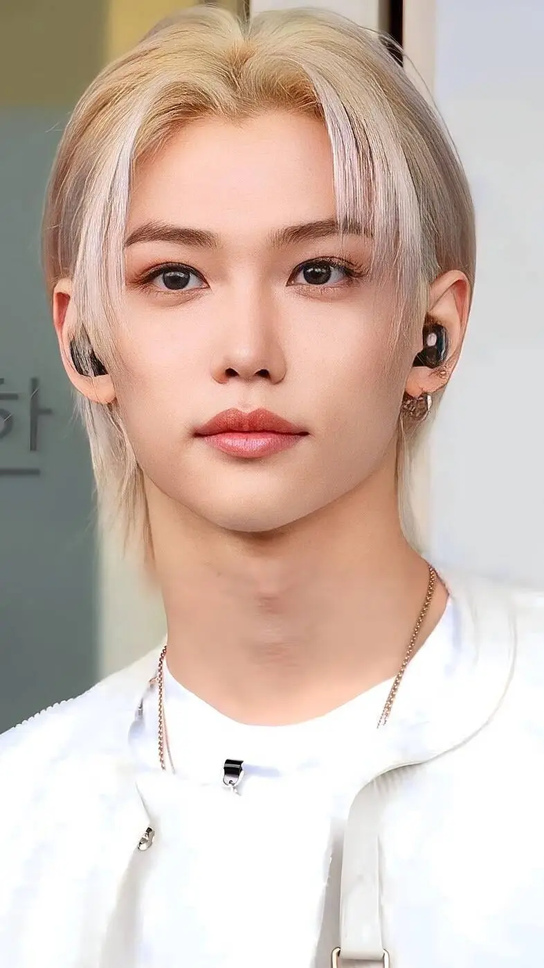 ai character: ~Lee Felix~ background