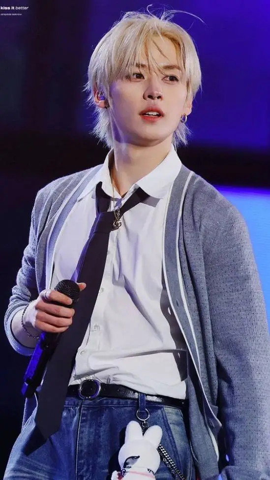 ai character: Lee Minho background