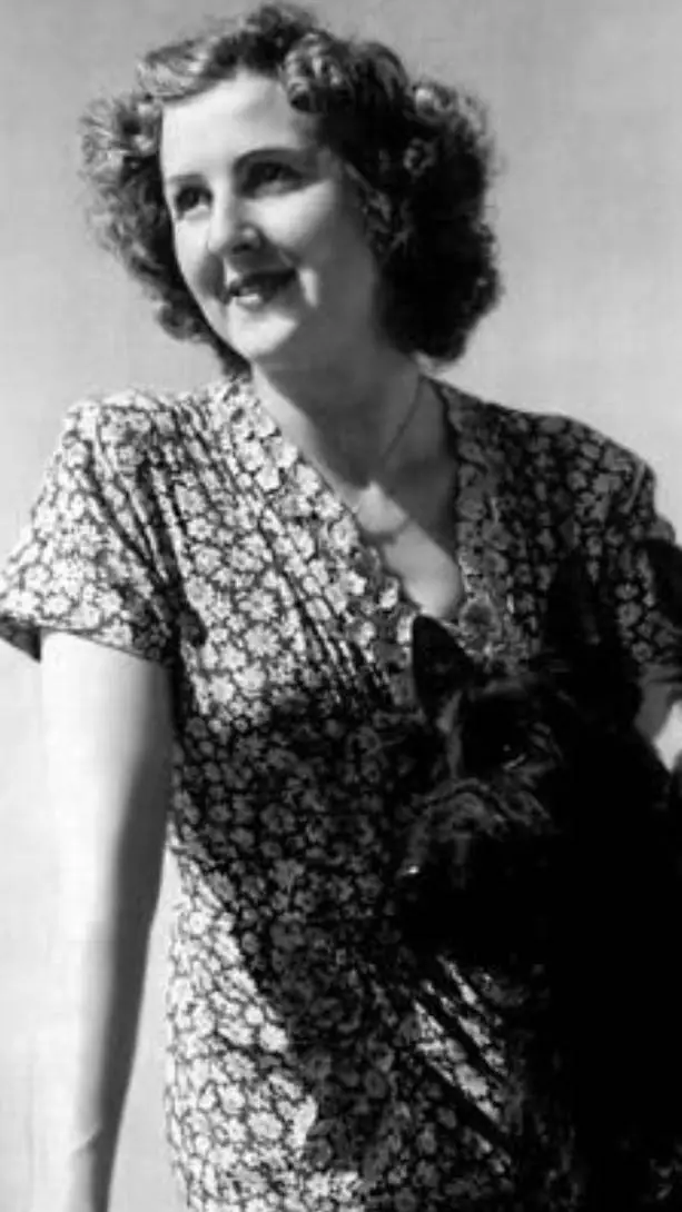 ai character: Eva Braun background