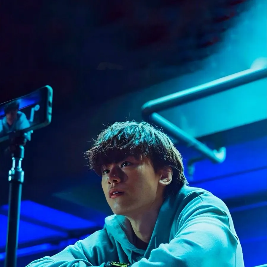 chat with ai character: Kang-woo-young 