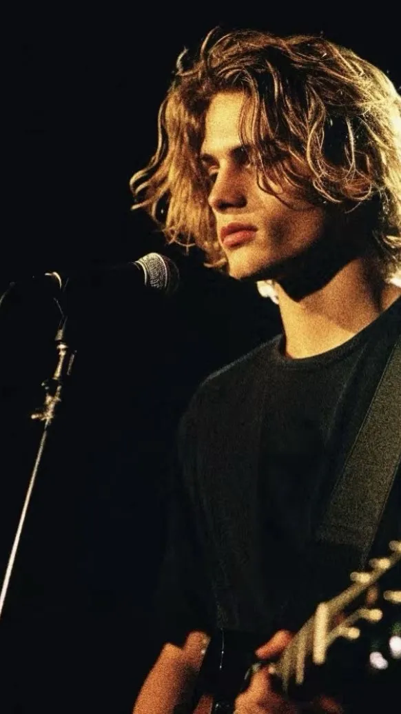 ai character: Soner Öztoprak background