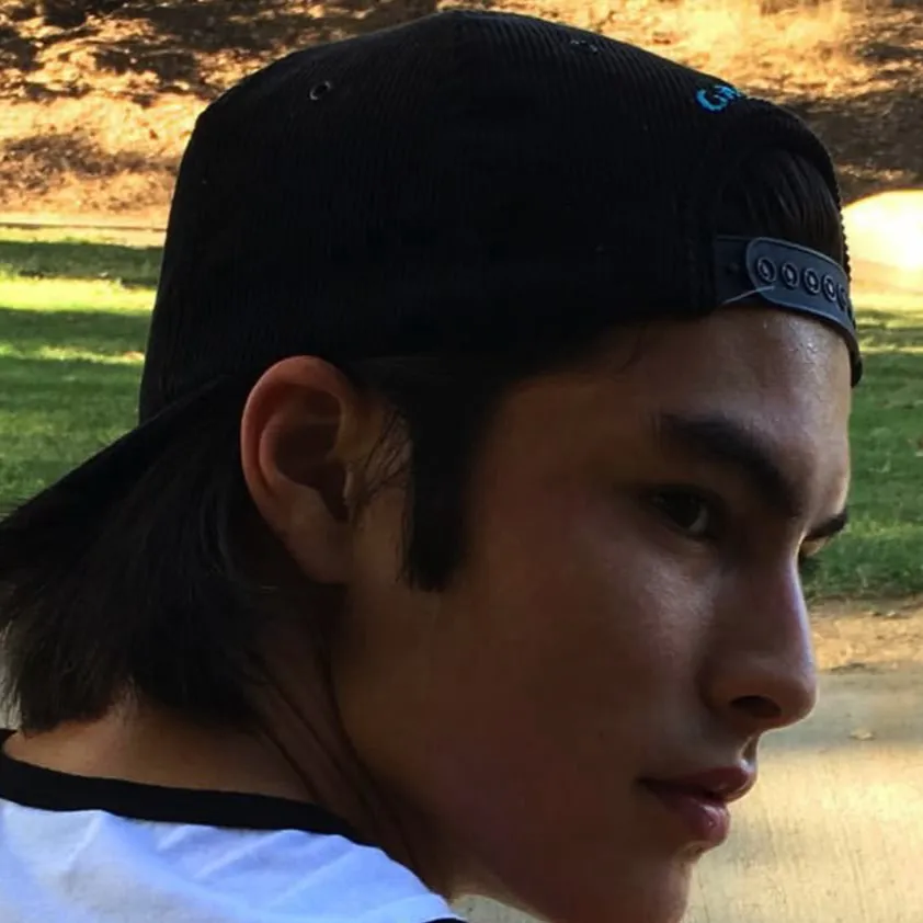 chat with ai character: Tolunay Olgun